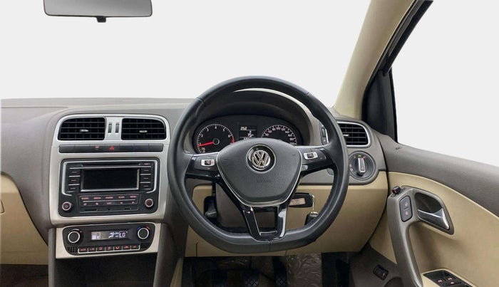 2015 Volkswagen Vento HIGHLINE 1.6 MPI, Petrol, Manual, 62,745 km, Steering Wheel Close Up