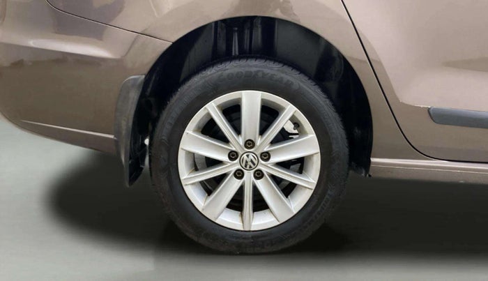 2015 Volkswagen Vento HIGHLINE 1.6 MPI, Petrol, Manual, 62,745 km, Right Rear Wheel