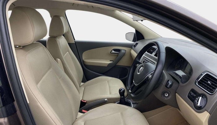 2015 Volkswagen Vento HIGHLINE 1.6 MPI, Petrol, Manual, 62,745 km, Right Side Front Door Cabin