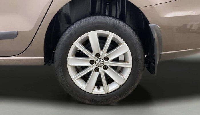 2015 Volkswagen Vento HIGHLINE 1.6 MPI, Petrol, Manual, 62,745 km, Left Rear Wheel