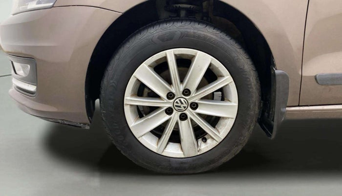 2015 Volkswagen Vento HIGHLINE 1.6 MPI, Petrol, Manual, 62,745 km, Left Front Wheel