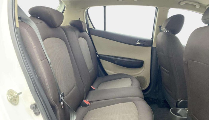 2014 Hyundai Elite i20 SPORTZ 1.2, Petrol, Manual, 70,138 km, Right Side Rear Door Cabin
