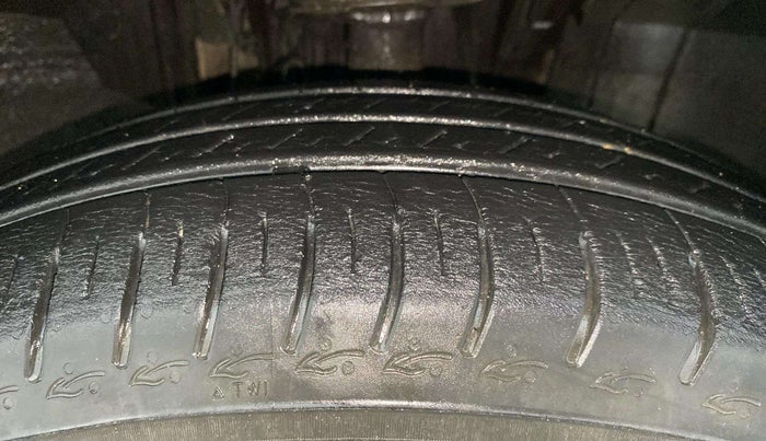 2022 Renault TRIBER RXT AMT, Petrol, Automatic, 16,104 km, Right Front Tyre Tread