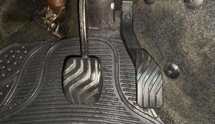 2022 Renault TRIBER RXT AMT, Petrol, Automatic, 16,104 km, Pedals