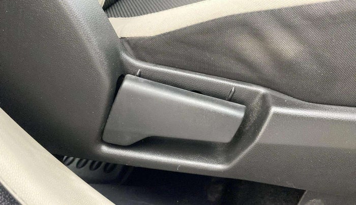 2022 Renault TRIBER RXT AMT, Petrol, Automatic, 16,104 km, Driver Side Adjustment Panel