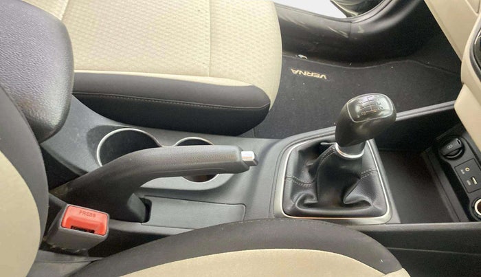 2018 Hyundai Verna 1.6 VTVT SX, Petrol, Manual, 29,835 km, Gear Lever