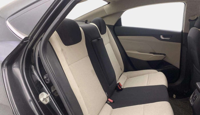2018 Hyundai Verna 1.6 VTVT SX, Petrol, Manual, 29,835 km, Right Side Rear Door Cabin