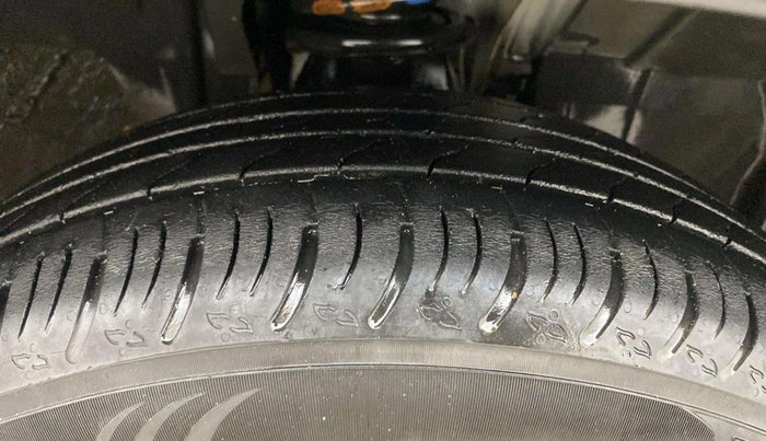 2021 Nissan MAGNITE XL TURBO CVT, Petrol, Automatic, 44,917 km, Right Front Tyre Tread