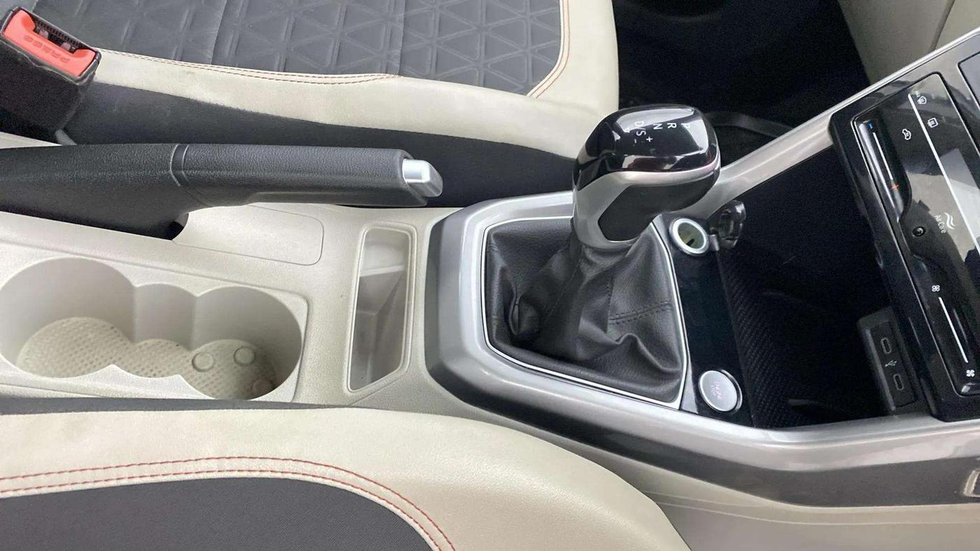 2022 Volkswagen TAIGUN GT PLUS 1.5 TSI DSG, Petrol, Automatic, 78,997 km, Gear Lever