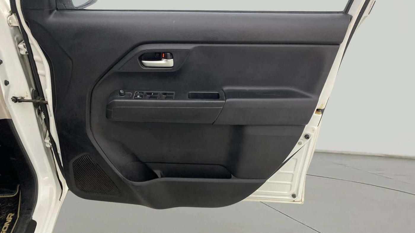 2019 Maruti New Wagon-R VXI 1.2, CNG, Manual, 75,136 km, Driver Side Door Panels Control