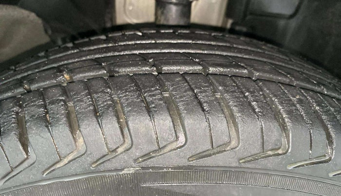 2018 Renault Kwid RXT 1.0 AMT (O), Petrol, Automatic, 17,563 km, Right Front Tyre Tread