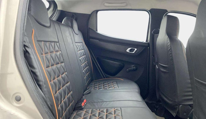 2018 Renault Kwid RXT 1.0 AMT (O), Petrol, Automatic, 17,563 km, Right Side Rear Door Cabin