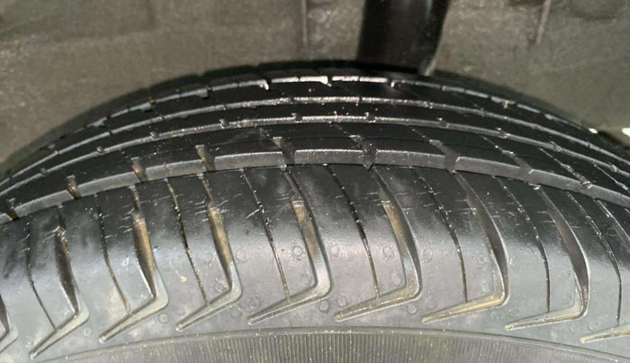 2018 Renault Kwid RXT 1.0 AMT (O), Petrol, Automatic, 17,563 km, Left Rear Tyre Tread