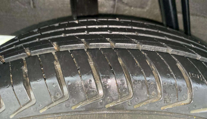 2018 Renault Kwid RXT 1.0 AMT (O), Petrol, Automatic, 17,563 km, Right Rear Tyre Tread