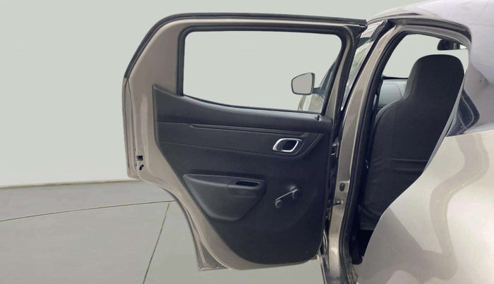 2018 Renault Kwid RXT 1.0 AMT (O), Petrol, Automatic, 17,563 km, LHS Rear Door