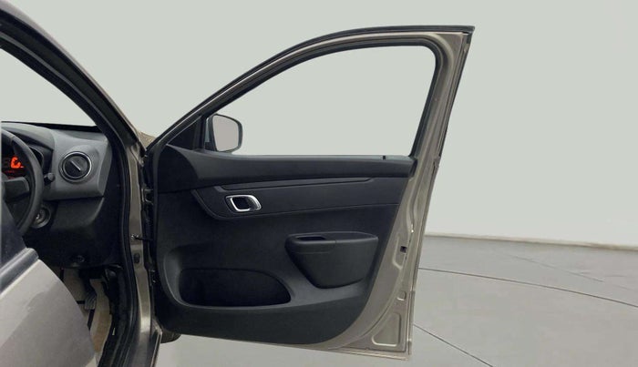 2018 Renault Kwid RXT 1.0 AMT (O), Petrol, Automatic, 17,563 km, RHS Front Door