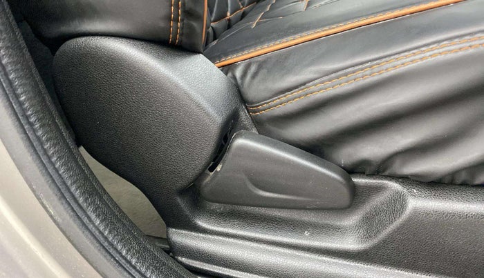 2018 Renault Kwid RXT 1.0 AMT (O), Petrol, Automatic, 17,563 km, Driver Side Adjustment Panel