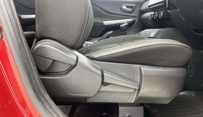 2021 Nissan MAGNITE XV PREMIUM DUAL TONE, Petrol, Manual, 27,874 km, Driver Side Adjustment Panel