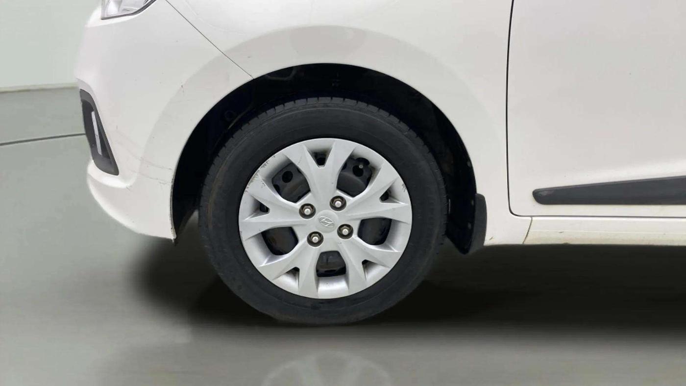 2016 Hyundai Grand i10 SPORTZ 1.2 KAPPA VTVT, Petrol, Manual, 67,555 km, Left Front Wheel