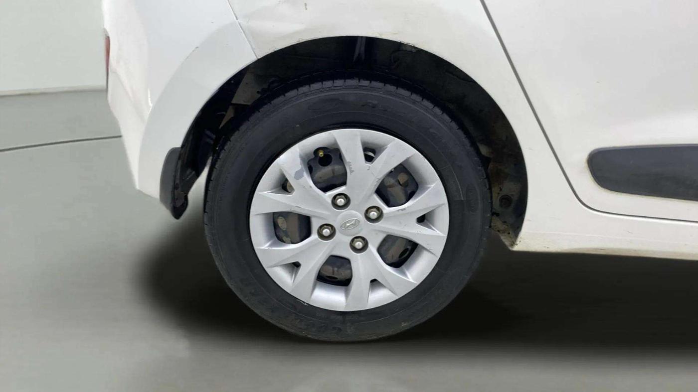 2016 Hyundai Grand i10 SPORTZ 1.2 KAPPA VTVT, Petrol, Manual, 67,555 km, Right Rear Wheel