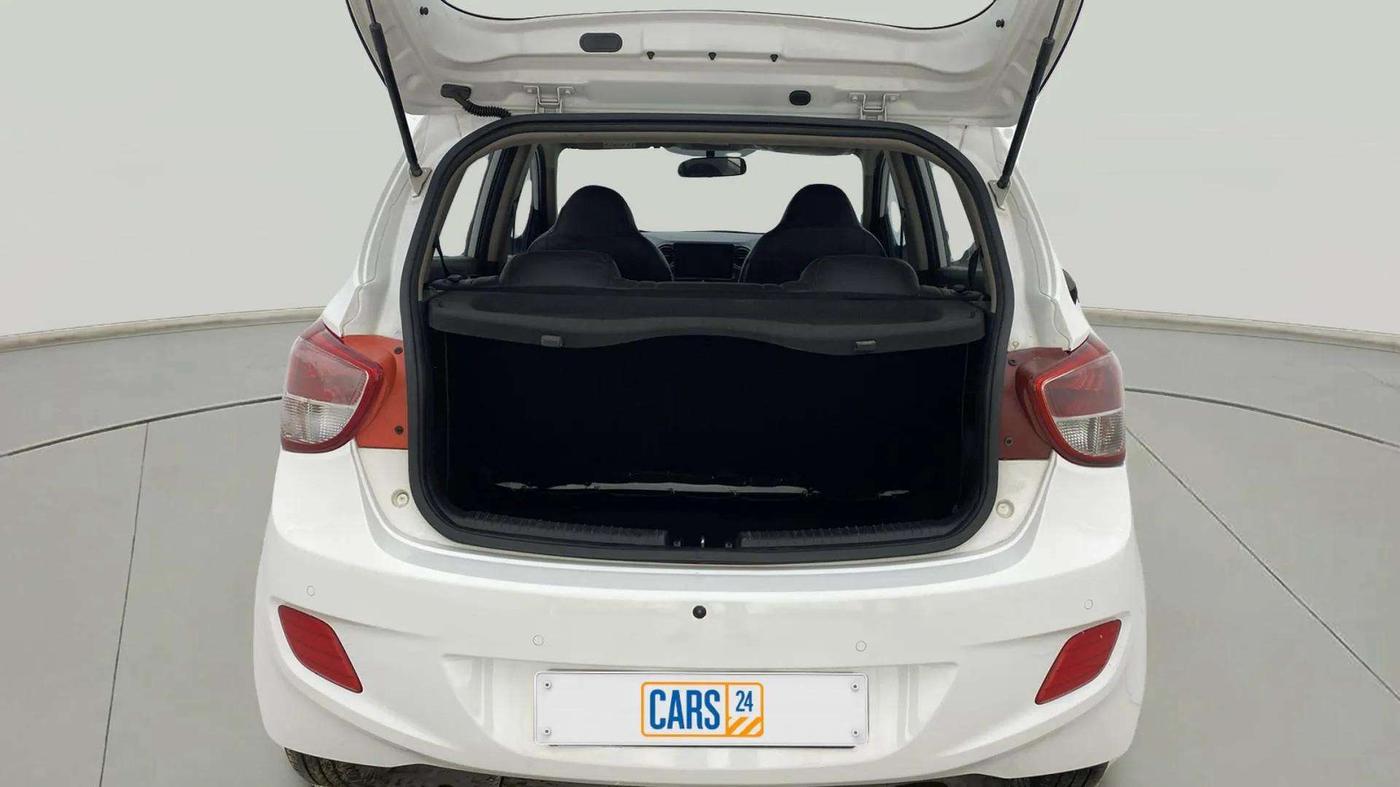 2016 Hyundai Grand i10 SPORTZ 1.2 KAPPA VTVT, Petrol, Manual, 67,555 km, Boot Inside