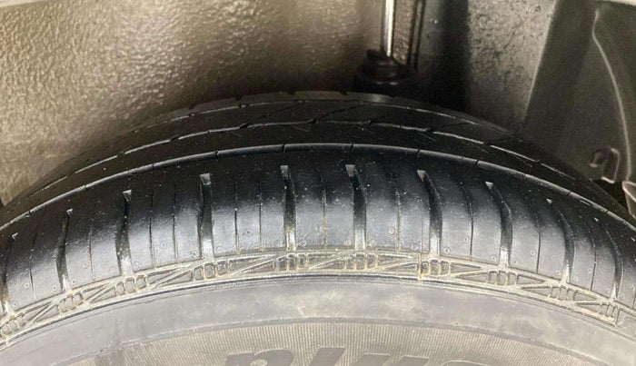 2012 Maruti Ritz VXI, Petrol, Manual, 88,506 km, Left Rear Tyre Tread