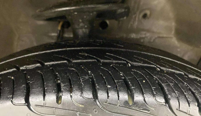 2012 Maruti Ritz VXI, Petrol, Manual, 88,506 km, Right Front Tyre Tread