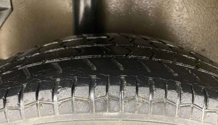 2012 Maruti Ritz VXI, Petrol, Manual, 88,506 km, Right Rear Tyre Tread