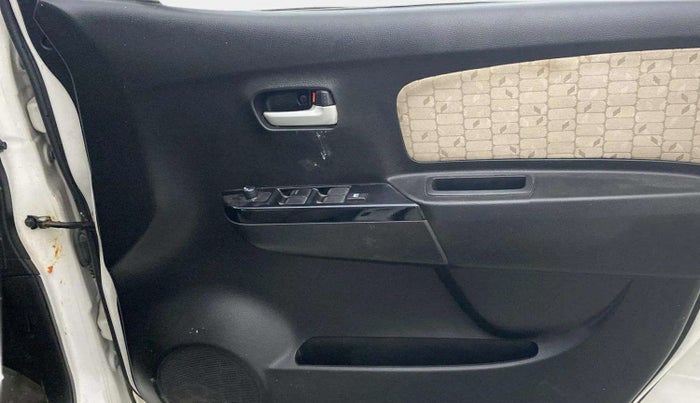 2017 Maruti Wagon R 1.0 VXI, CNG, Manual, 54,777 km, Driver Side Door Panels Control