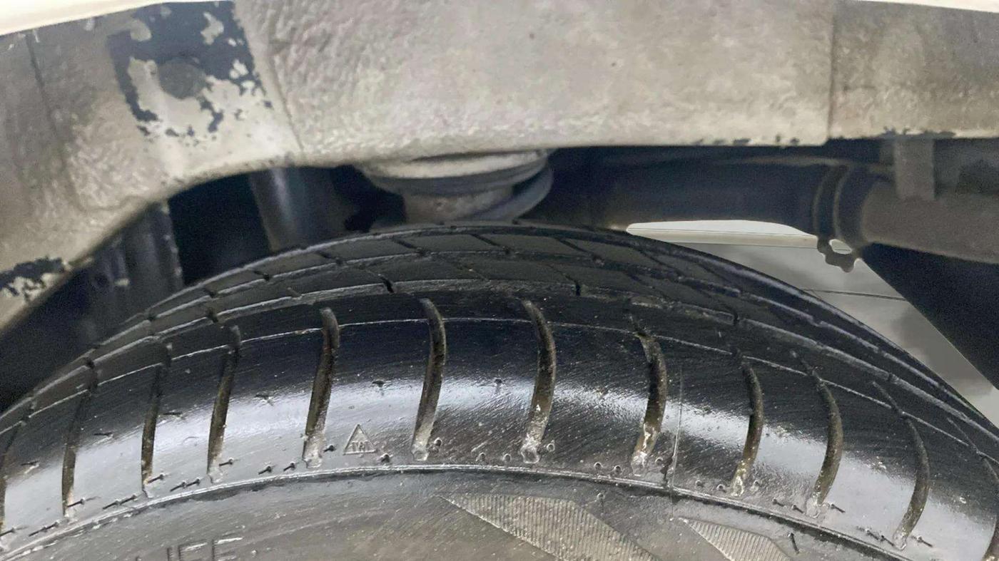 2013 Maruti Alto K10 VXI, Petrol, Manual, 68,441 km, Left Rear Tyre Tread