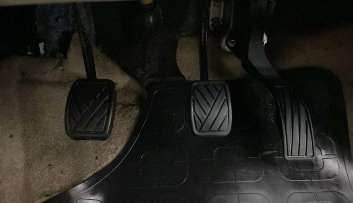 2014 Maruti Swift Dzire VXI, Petrol, Manual, 40,011 km, Pedals