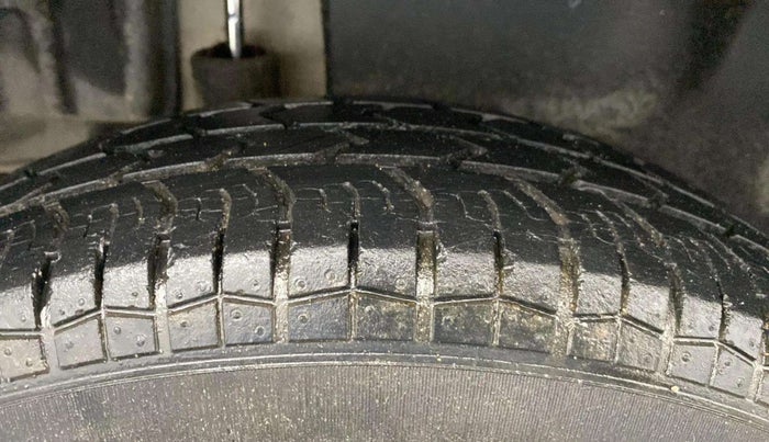 2014 Maruti Swift Dzire VXI, Petrol, Manual, 40,011 km, Right Rear Tyre Tread