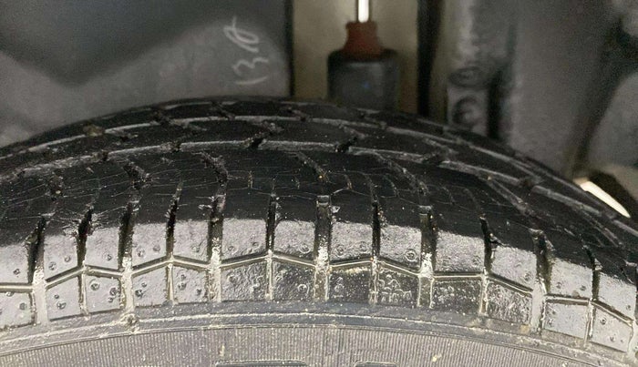 2014 Maruti Swift Dzire VXI, Petrol, Manual, 40,011 km, Left Rear Tyre Tread