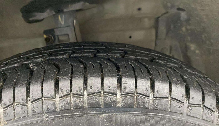 2014 Maruti Swift Dzire VXI, Petrol, Manual, 40,011 km, Right Front Tyre Tread