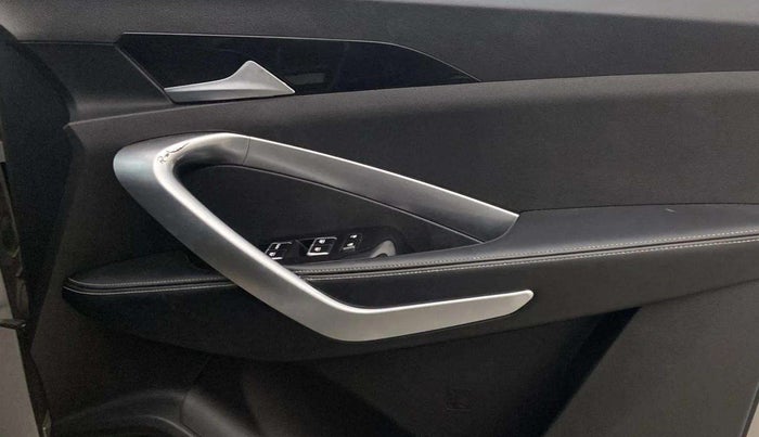 2021 MG HECTOR SMART HYBRID 1.5 PETROL, Petrol, Manual, 41,447 km, Driver Side Door Panels Control
