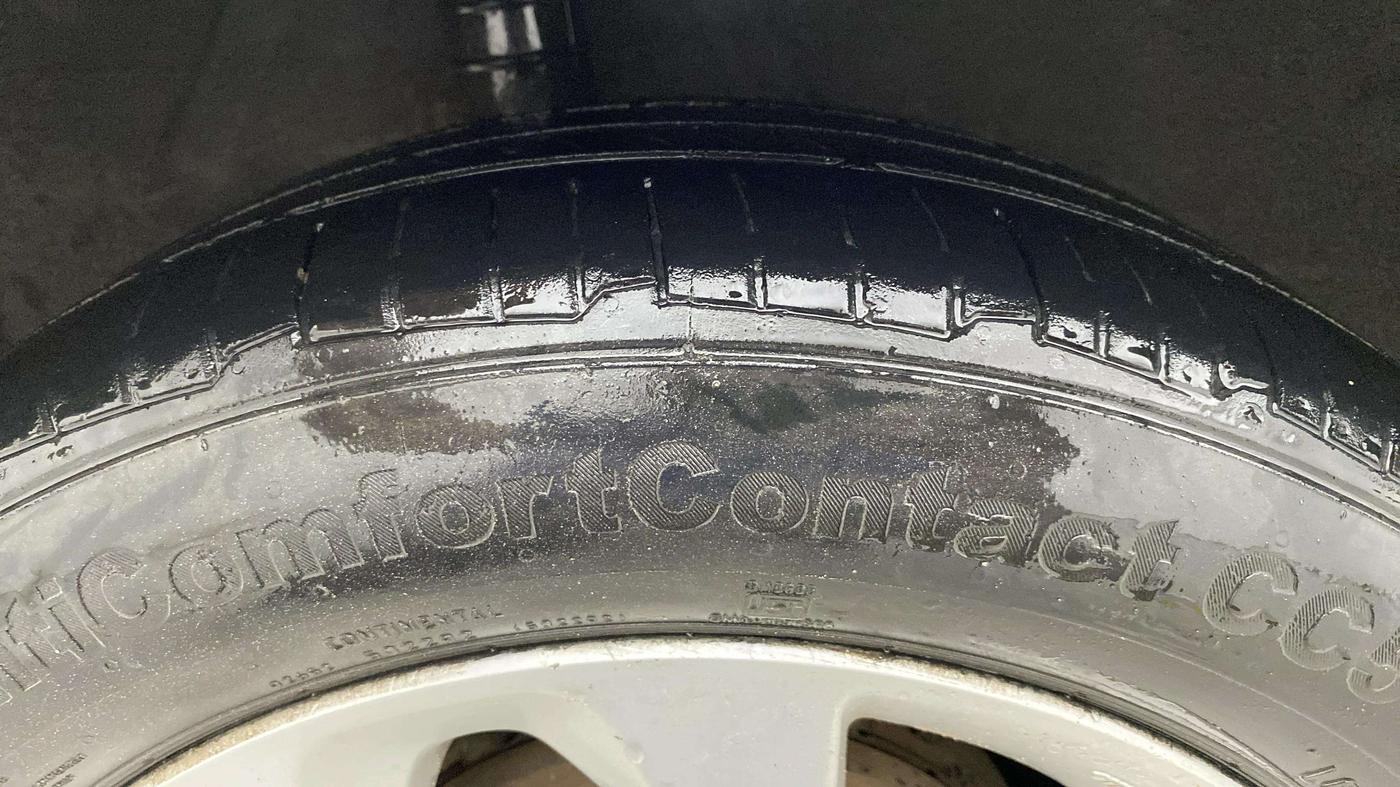 2015 Nissan Micra XV CVT, CNG, Automatic, 1,19,378 km, Right Rear Tyre Tread