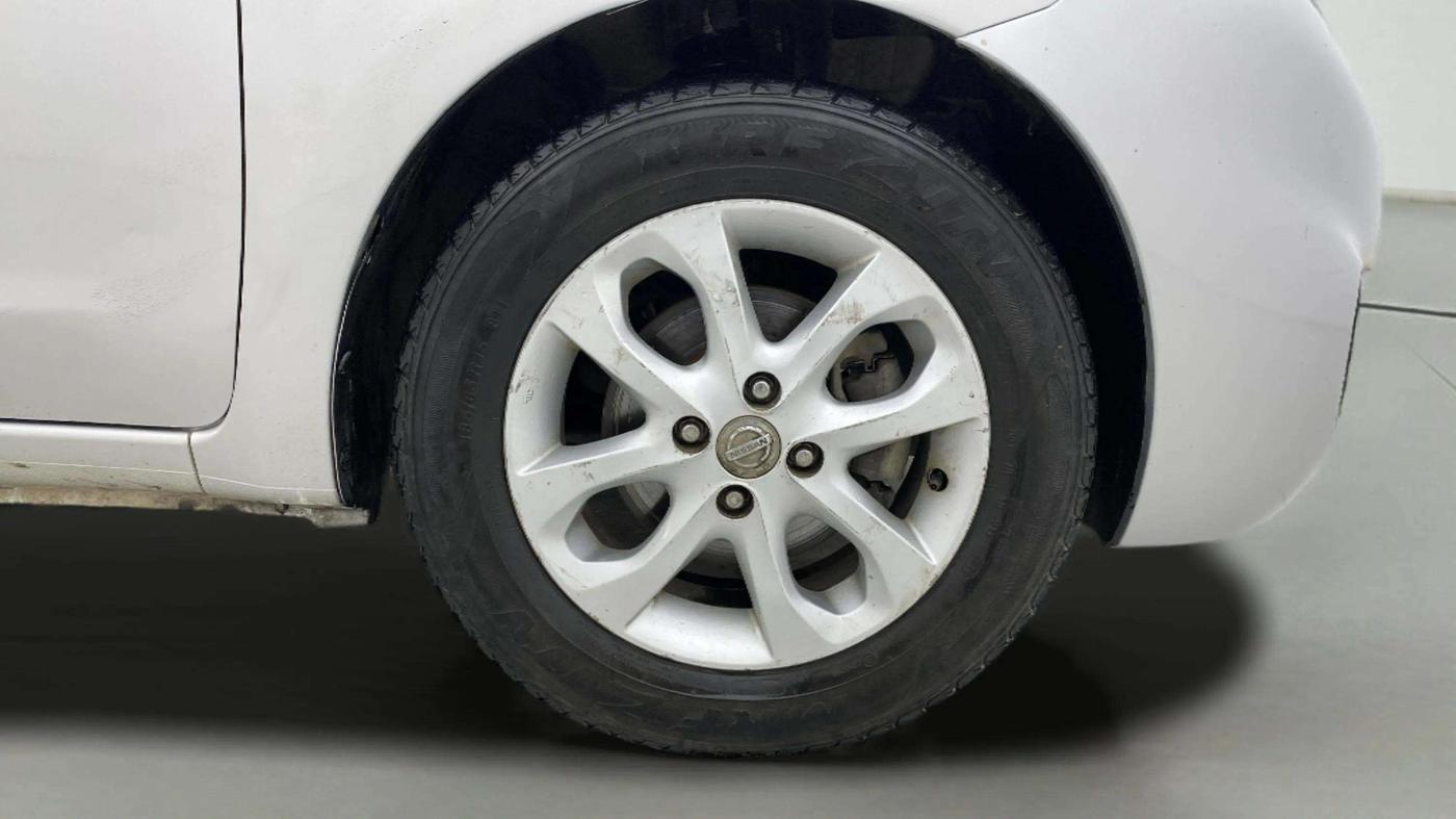 2015 Nissan Micra XV CVT, CNG, Automatic, 1,19,378 km, Right Front Wheel