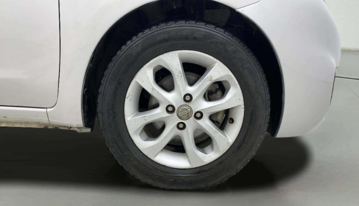 2015 Nissan Micra XV CVT, CNG, Automatic, 1,19,378 km, Right Front Wheel