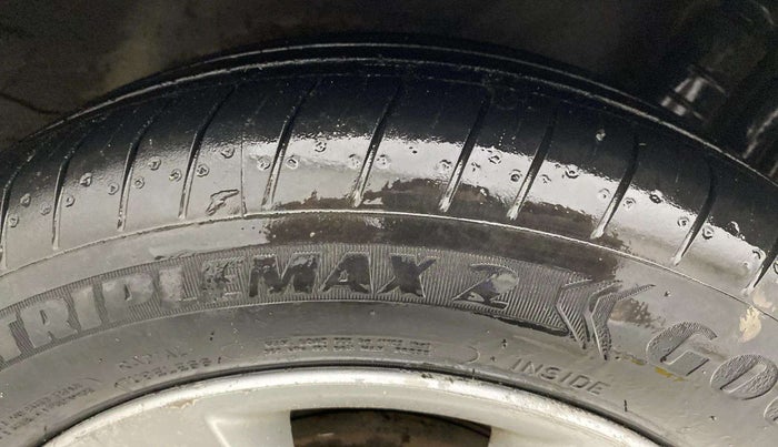 2015 Nissan Micra XV CVT, CNG, Automatic, 1,19,378 km, Left Rear Tyre Tread