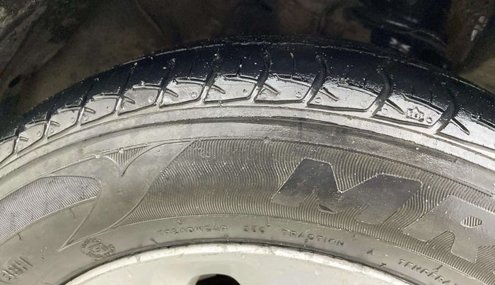 2015 Nissan Micra XV CVT, CNG, Automatic, 1,19,378 km, Right Front Tyre Tread