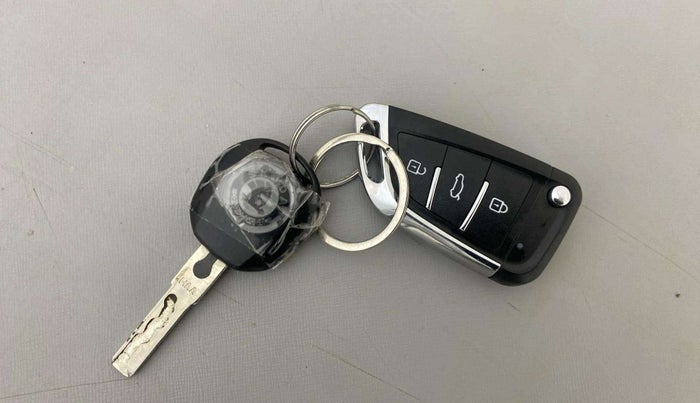 2012 Skoda Rapid AMBITION 1.6 TDI CR MT, Diesel, Manual, 50,085 km, Key Close Up