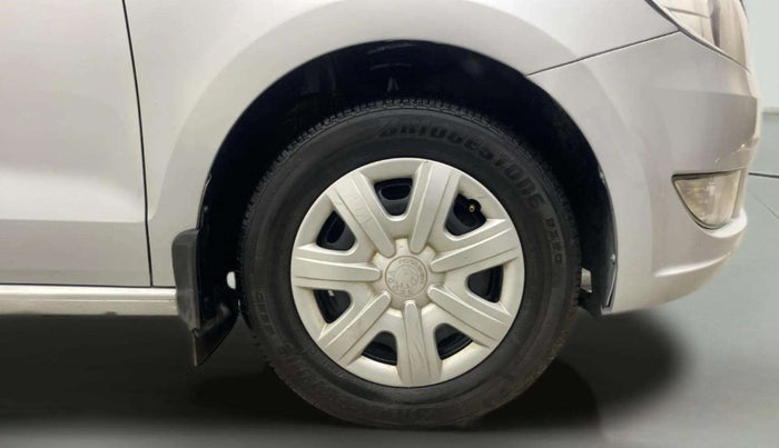 2012 Skoda Rapid AMBITION 1.6 TDI CR MT, Diesel, Manual, 50,085 km, Right Front Wheel