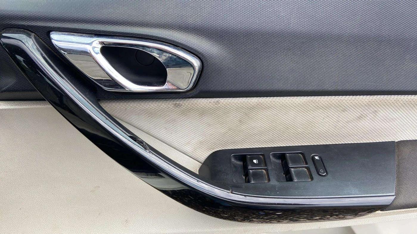 2022 Tata TIGOR XZ PLUS CNG, CNG, Manual, 64,479 km, Driver Side Door Panels Control