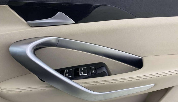 2021 MG HECTOR SHARP 1.5 PETROL CVT, Petrol, Automatic, 28,525 km, Driver Side Door Panels Control