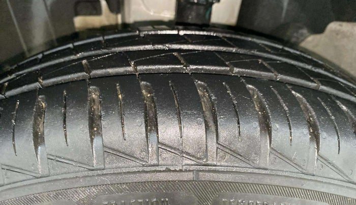 2023 Renault Kwid CLIMBER AMT 1.0, Petrol, Automatic, 10,259 km, Left Front Tyre Tread