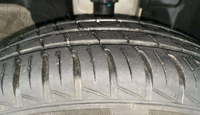 2023 Renault Kwid CLIMBER AMT 1.0, Petrol, Automatic, 10,259 km, Right Front Tyre Tread