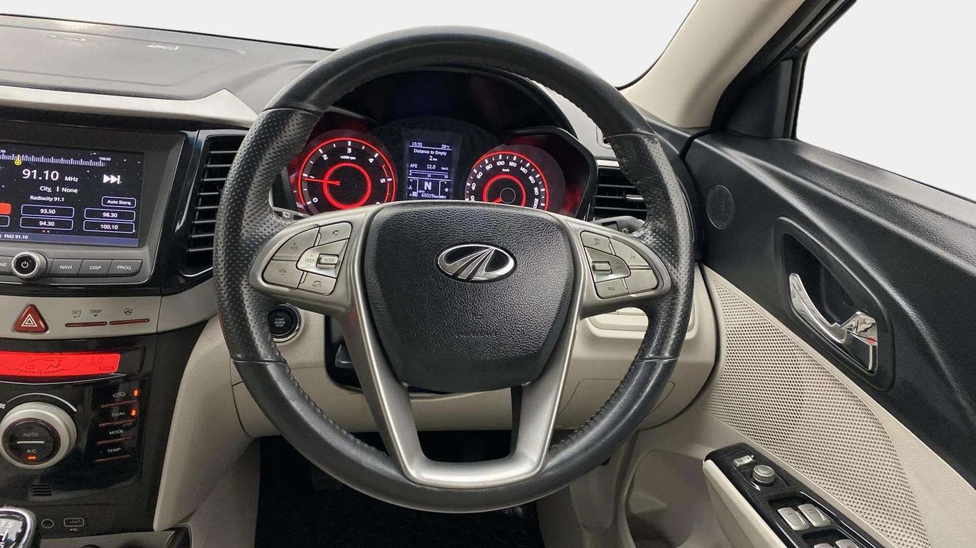 2021 Mahindra XUV300 W8 (O) 1.5 DIESEL, Diesel, Manual, 65,014 km, Steering Wheel Close Up