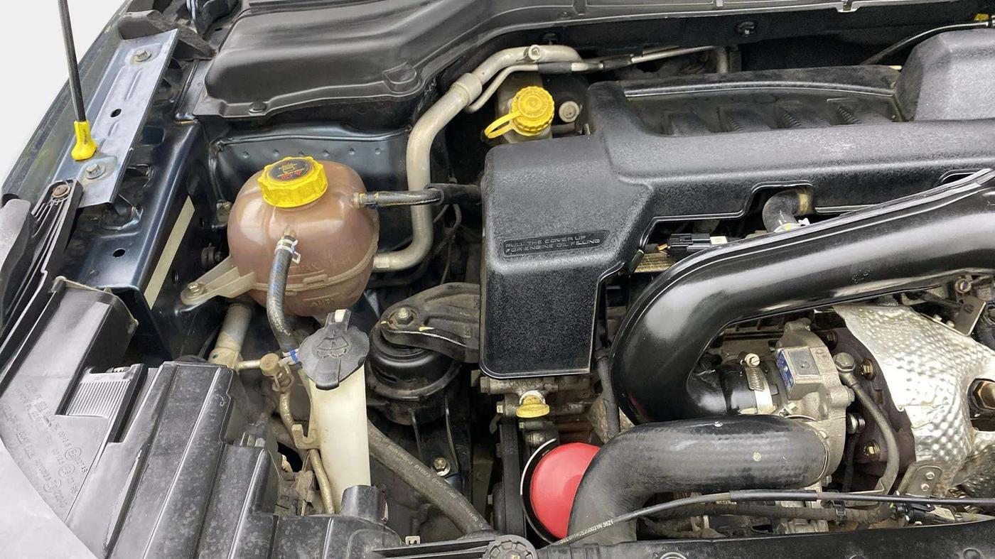 2021 Mahindra XUV300 W8 (O) 1.5 DIESEL, Diesel, Manual, 65,014 km, Engine View - Right