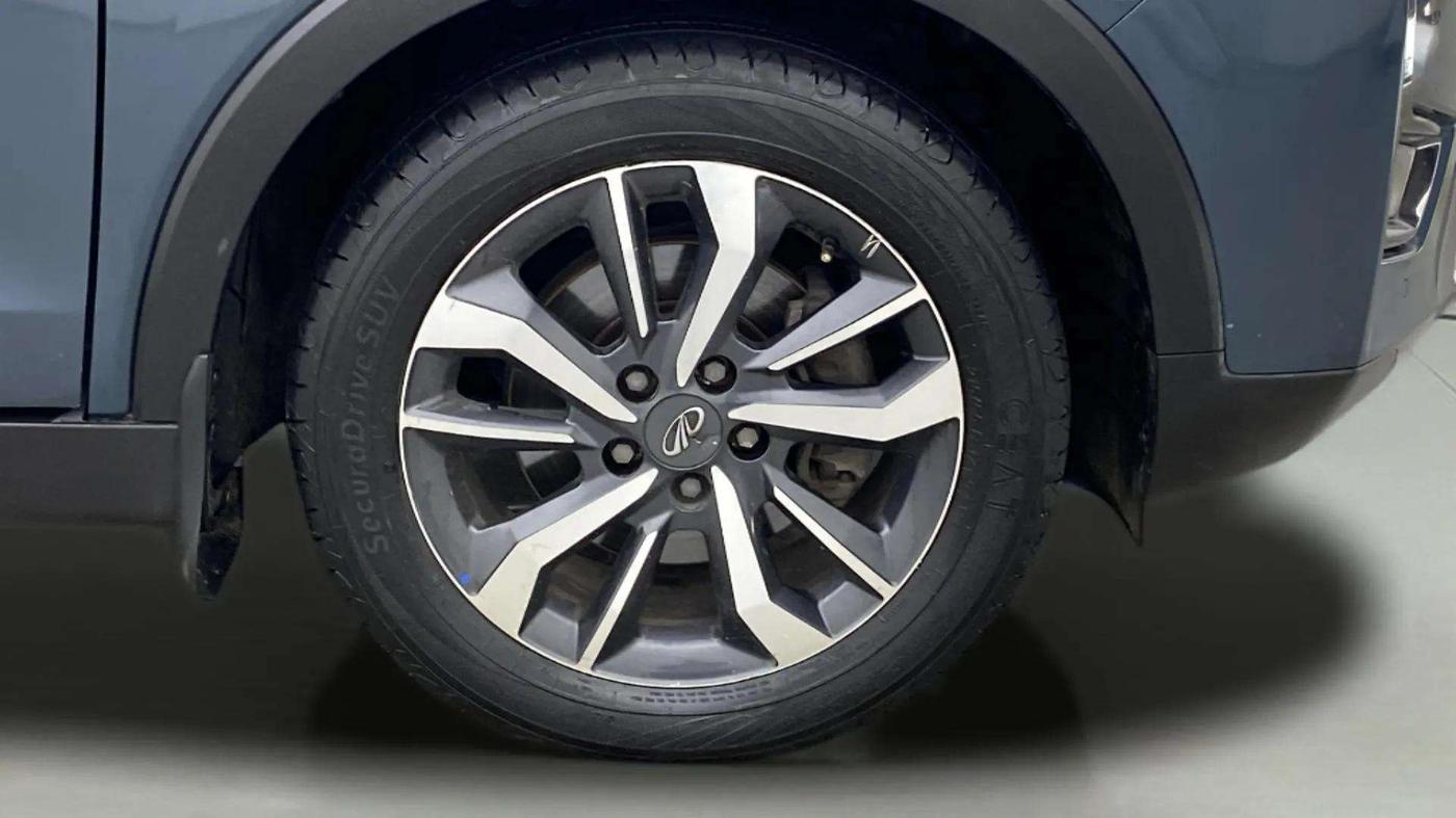 2021 Mahindra XUV300 W8 (O) 1.5 DIESEL, Diesel, Manual, 65,014 km, Right Front Wheel