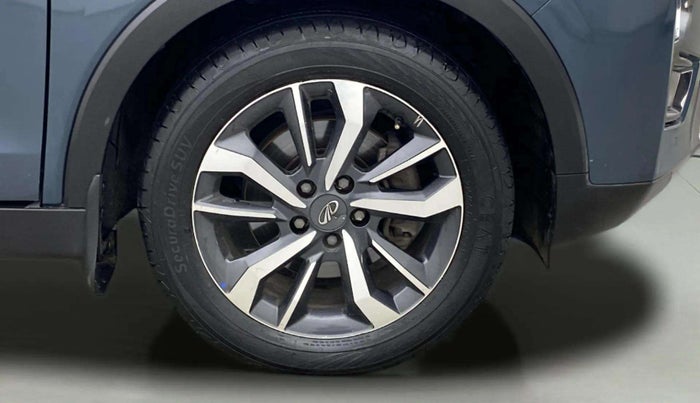 2021 Mahindra XUV300 W8 (O) 1.5 DIESEL, Diesel, Manual, 65,014 km, Right Front Wheel